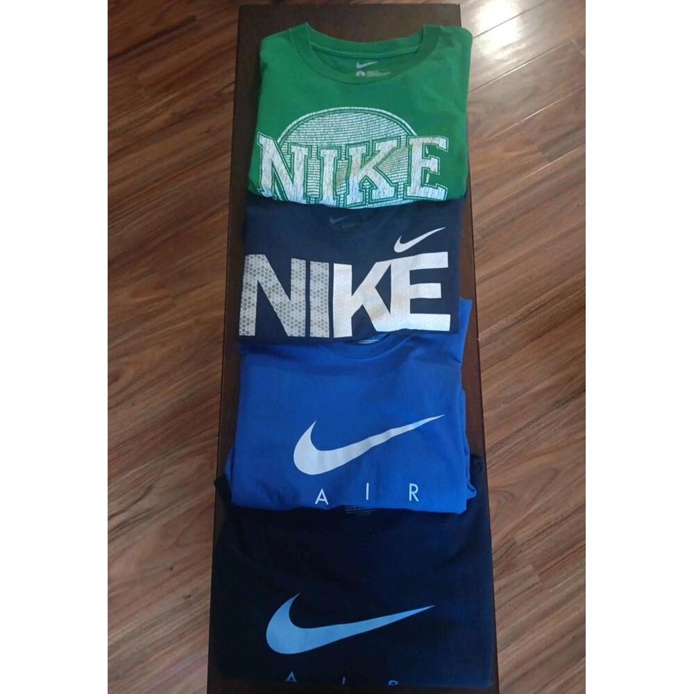 (4) Mens Nike Multi Color TShirts - Size Large- giant Logo And Swoosh - Bundle